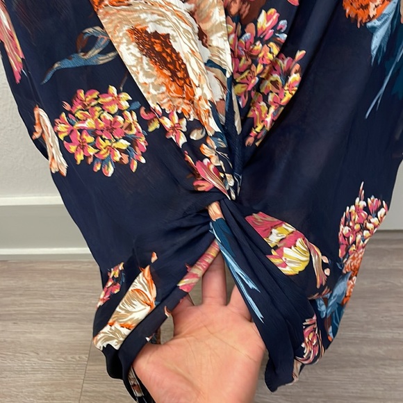 UMGEE FLORAL BLOUSE | Vici Collection - Picture 4 of 6